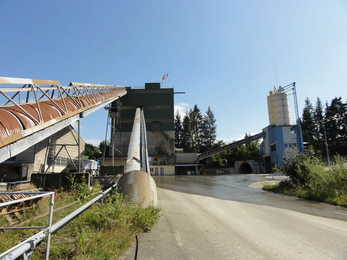 Dieses Kieswerk in Bäretswil ist in die Jahre gekommen. Die Besitzerin will die Anlage deshalb erneuern. (Archiv) Man sieht ein Kieswerk, das in Bäretswil liegt.